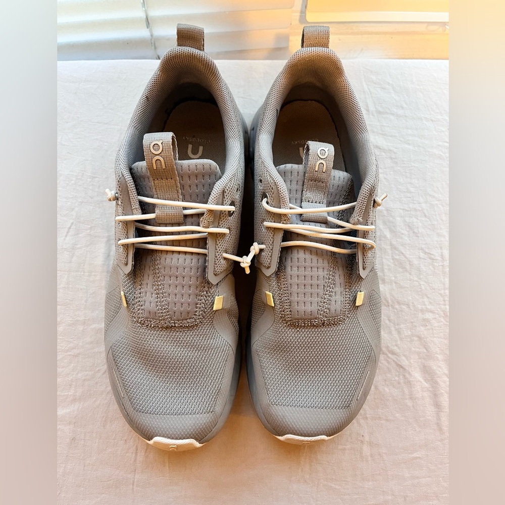 On Cloud Running Sky Big Kids‎ sneakers shoes alloy gray size 5 small flaw